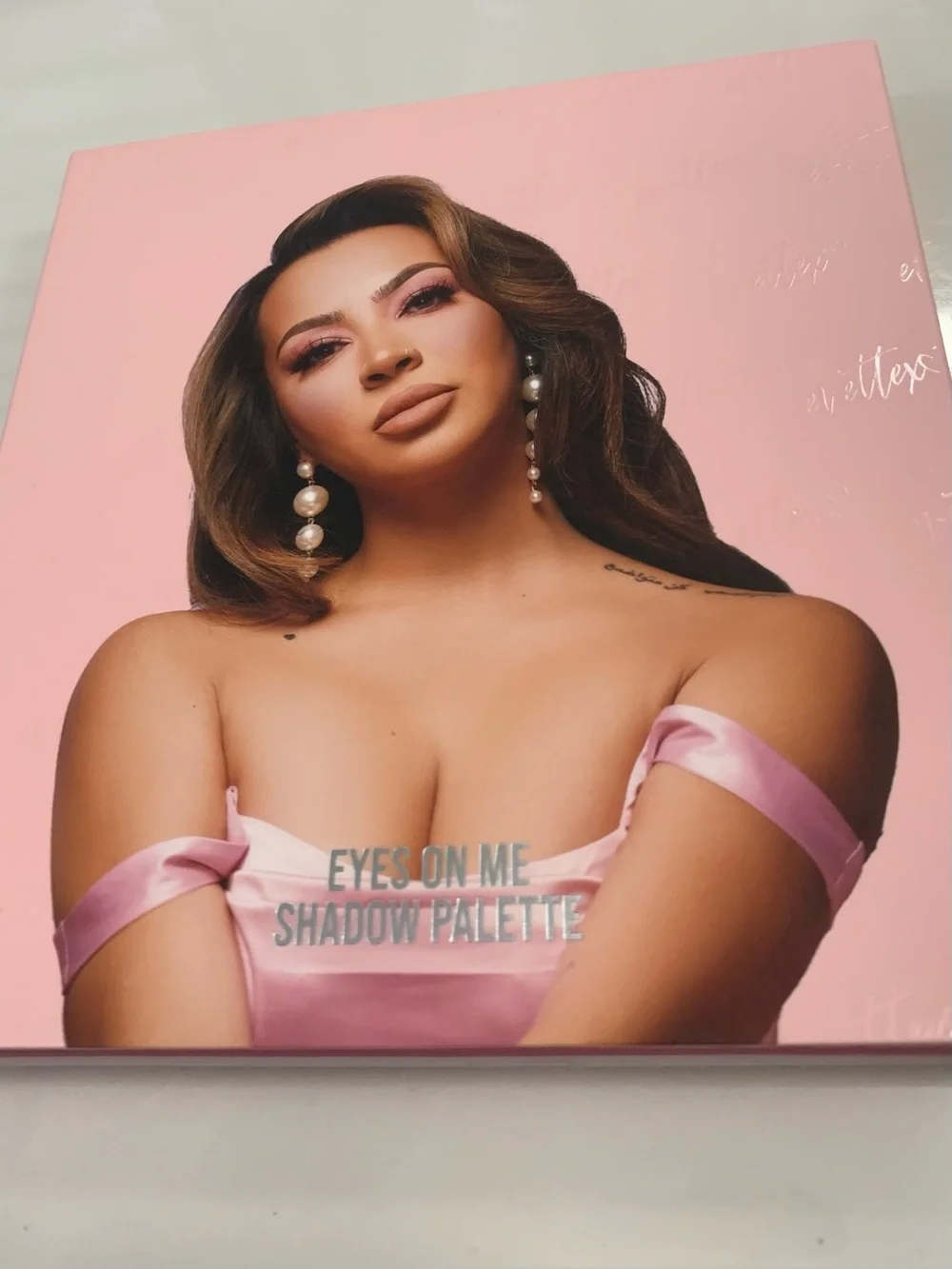 Evettexo x Beauty Creations Pallette 16 Shades Warm-Toned and Vibrant Colors